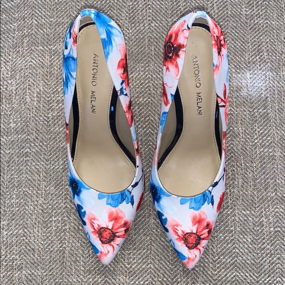 EUC Antonio Melani Floral Design Heels Size 7.